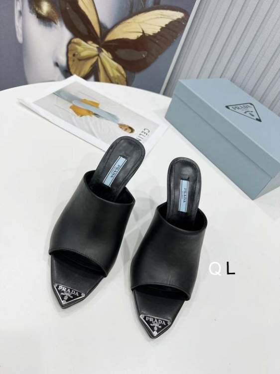 Picture of Prada Shoes _SKUPradasz35-39LL010619068